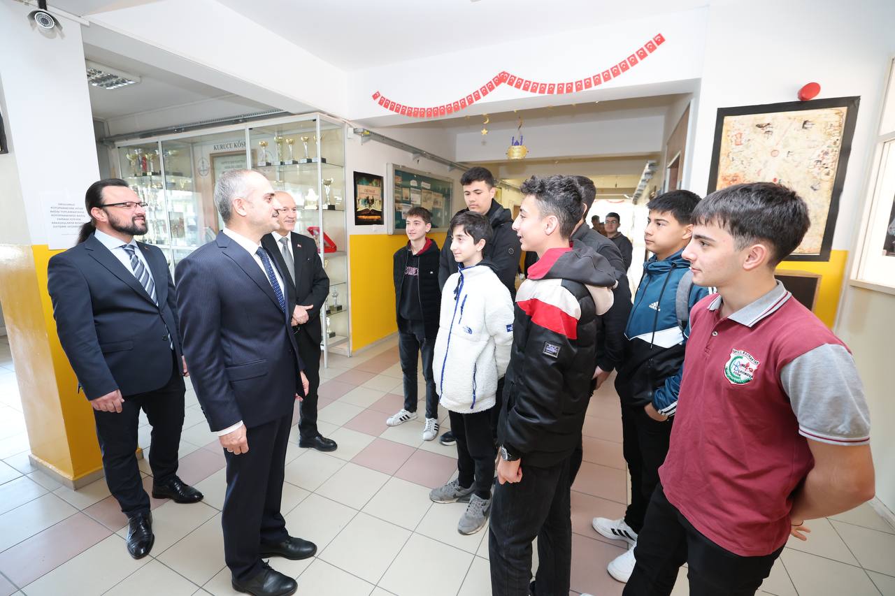 Başkan Çiftçi, Hatice Bayraktar Mesleki ve Teknik Anadolu Lisesi öğrencileriyle görüştü