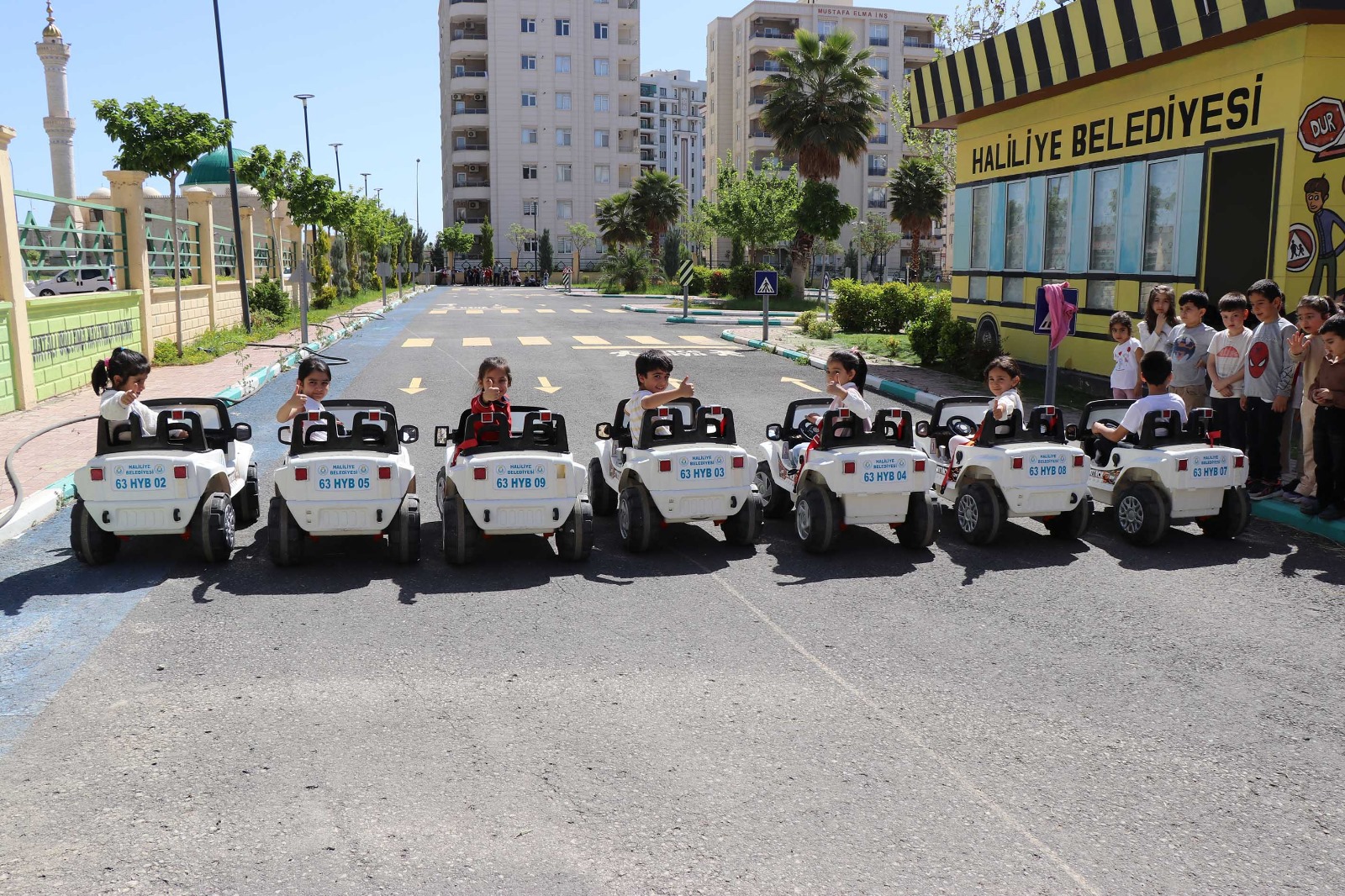 Haliliye’de çocuklar trafik kurallarını parkurda öğreniyor
