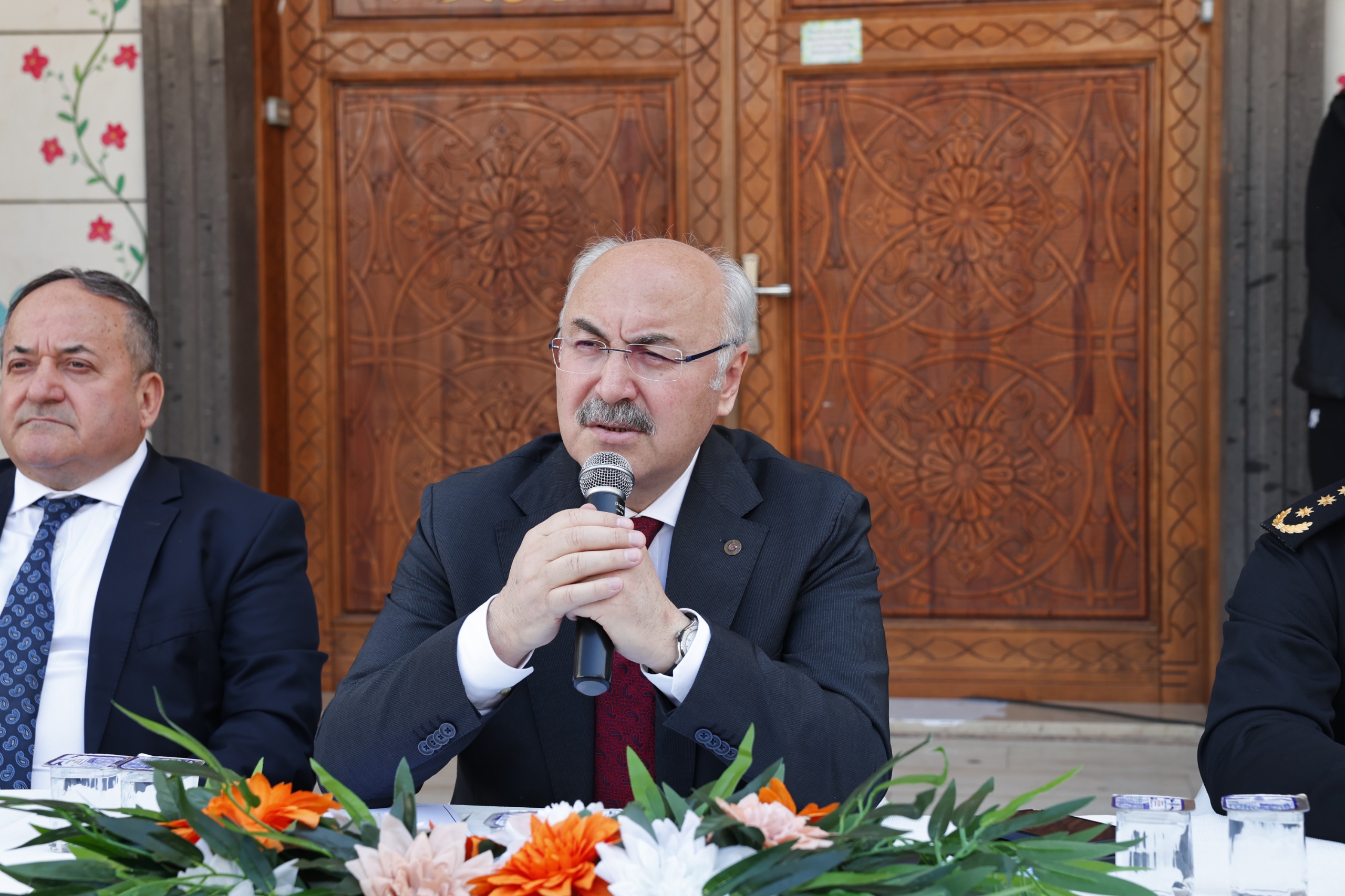 Vali Köşger, İsmetpaşa Mahallesi’nde vatandaşlarla buluştu