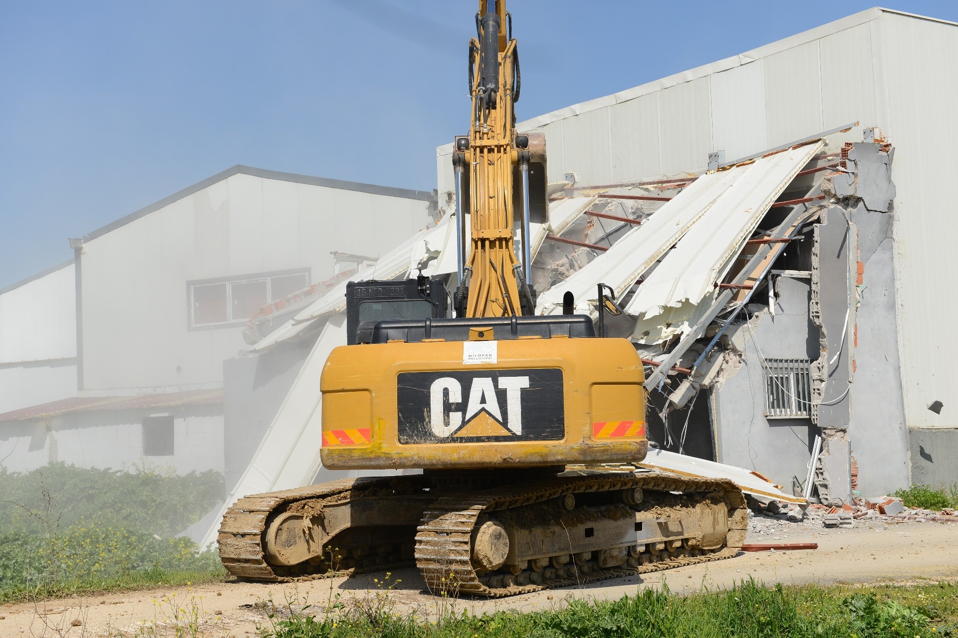 Nilüfer’de kaçak yapılar yıkılıyor