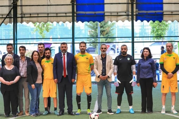 Kayapınar’da kurumlar arası futbol turnuvası başladı