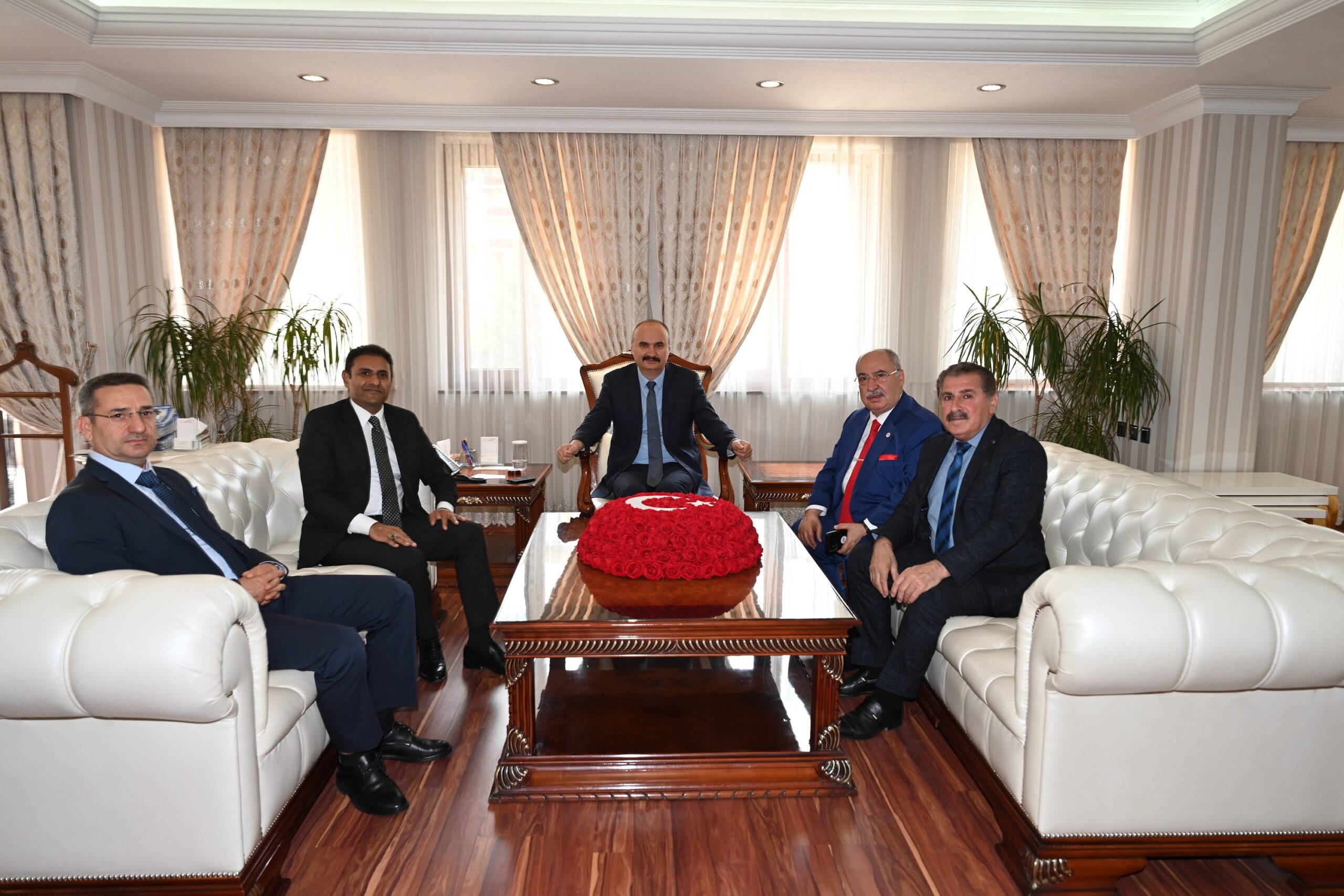 KAMU-DER heyetinden Vali Canalp’e ziyaret