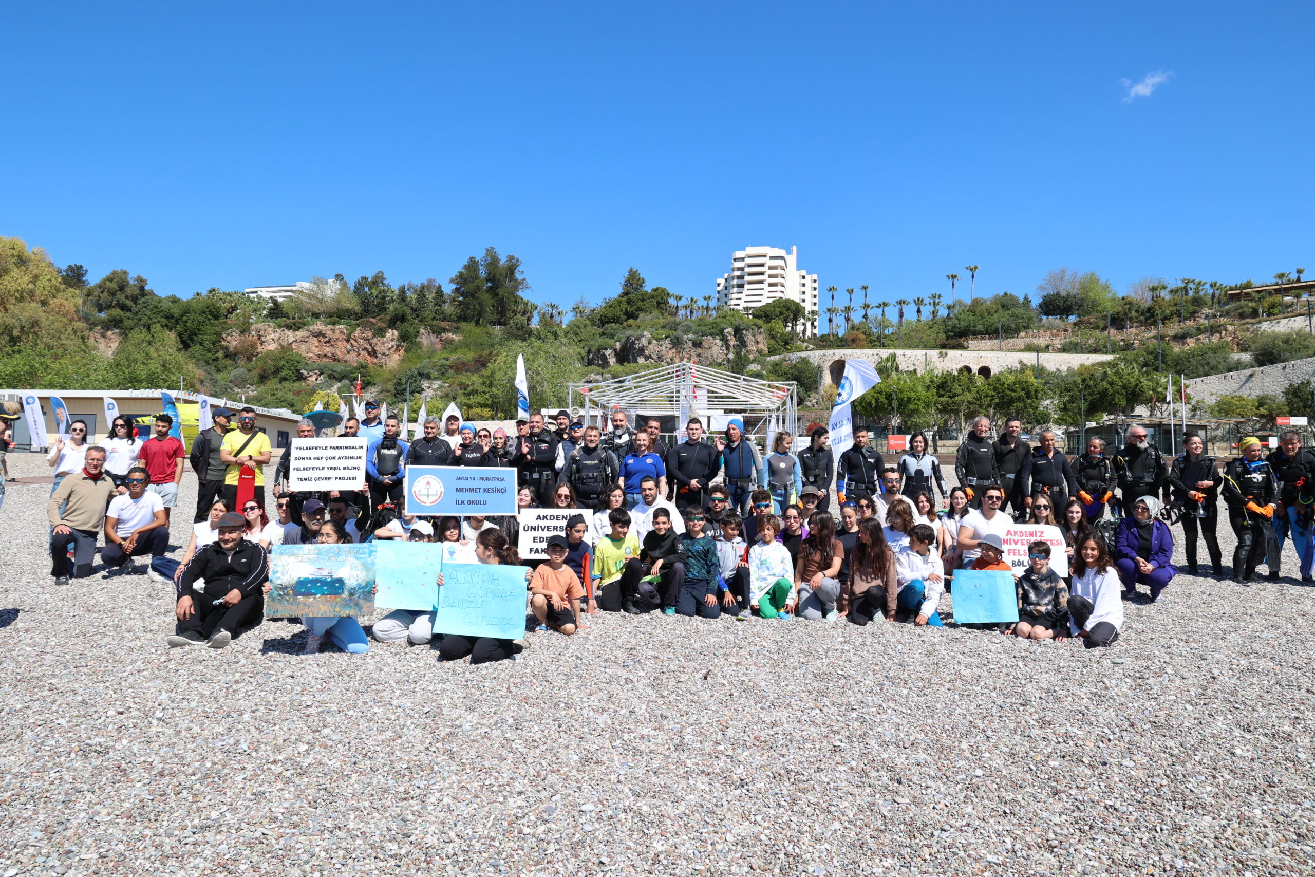 Konyaaltı Sahili’nde deniz dibi temizliği yapıldı