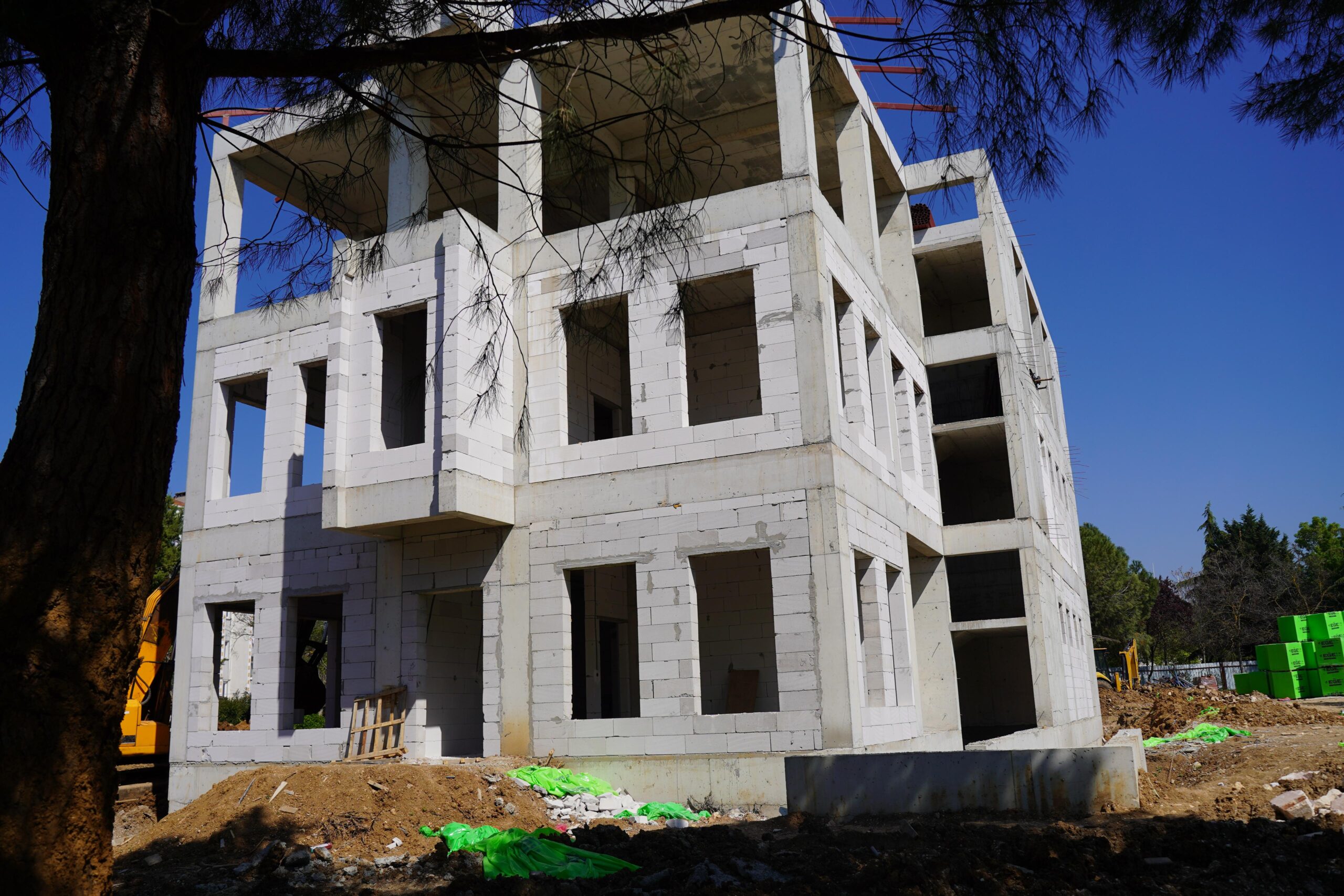 Orhangazi’de yapımına başlanan yeni Emniyet Müdürlüğü binasında çalışmalar sürüyor