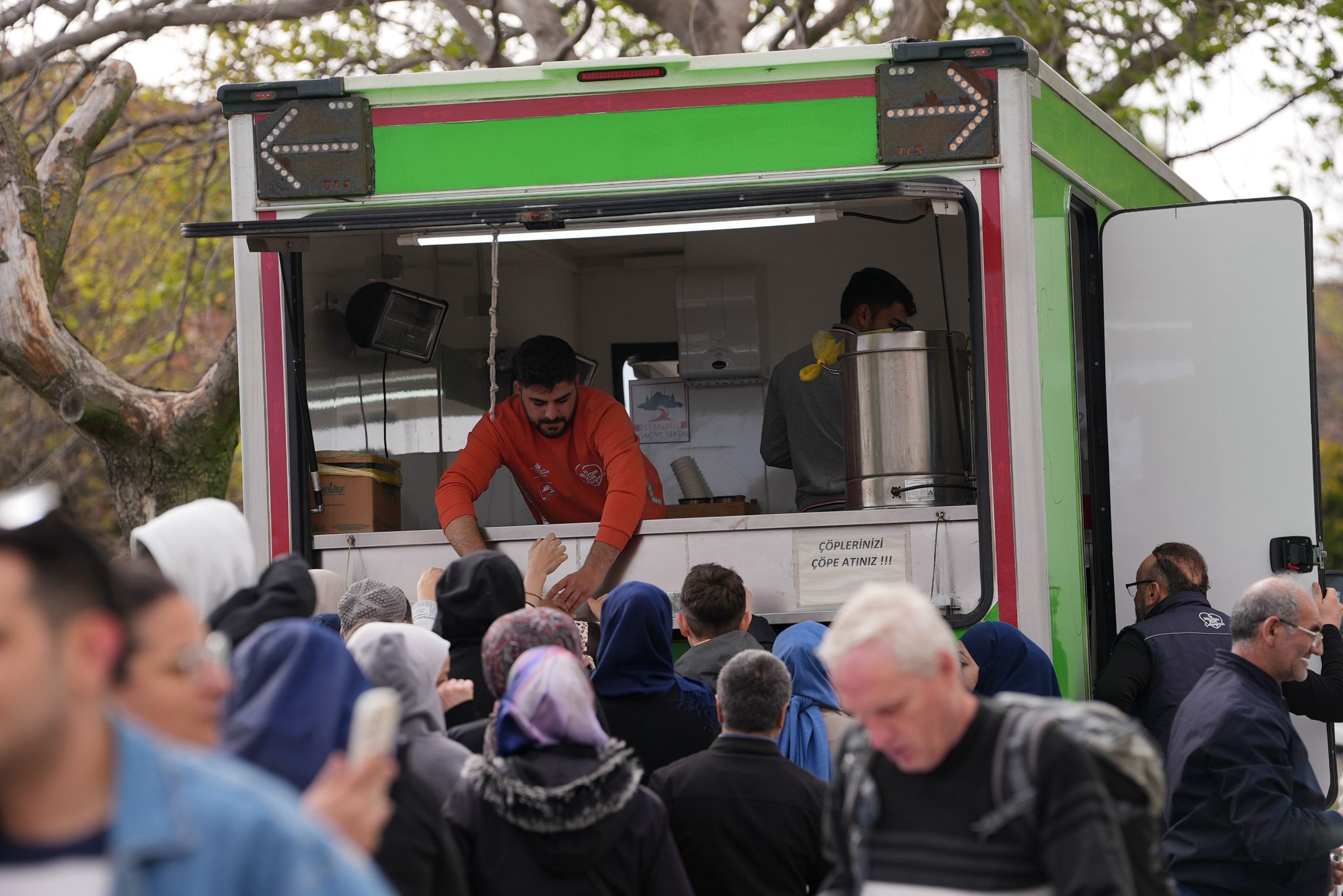 İstanbul’da meydana gelen depremler sonrası vatandaşlara yönelik çalışmalar düzenlendi