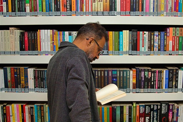 Bin 300 kitaplık kütüphane Konak Metro İstasyonu’nda açıldı