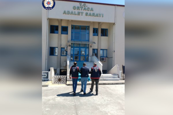 Uyarıcı madde ticareti yapma veya sağlama suçundan aranan şahıs yakalandı