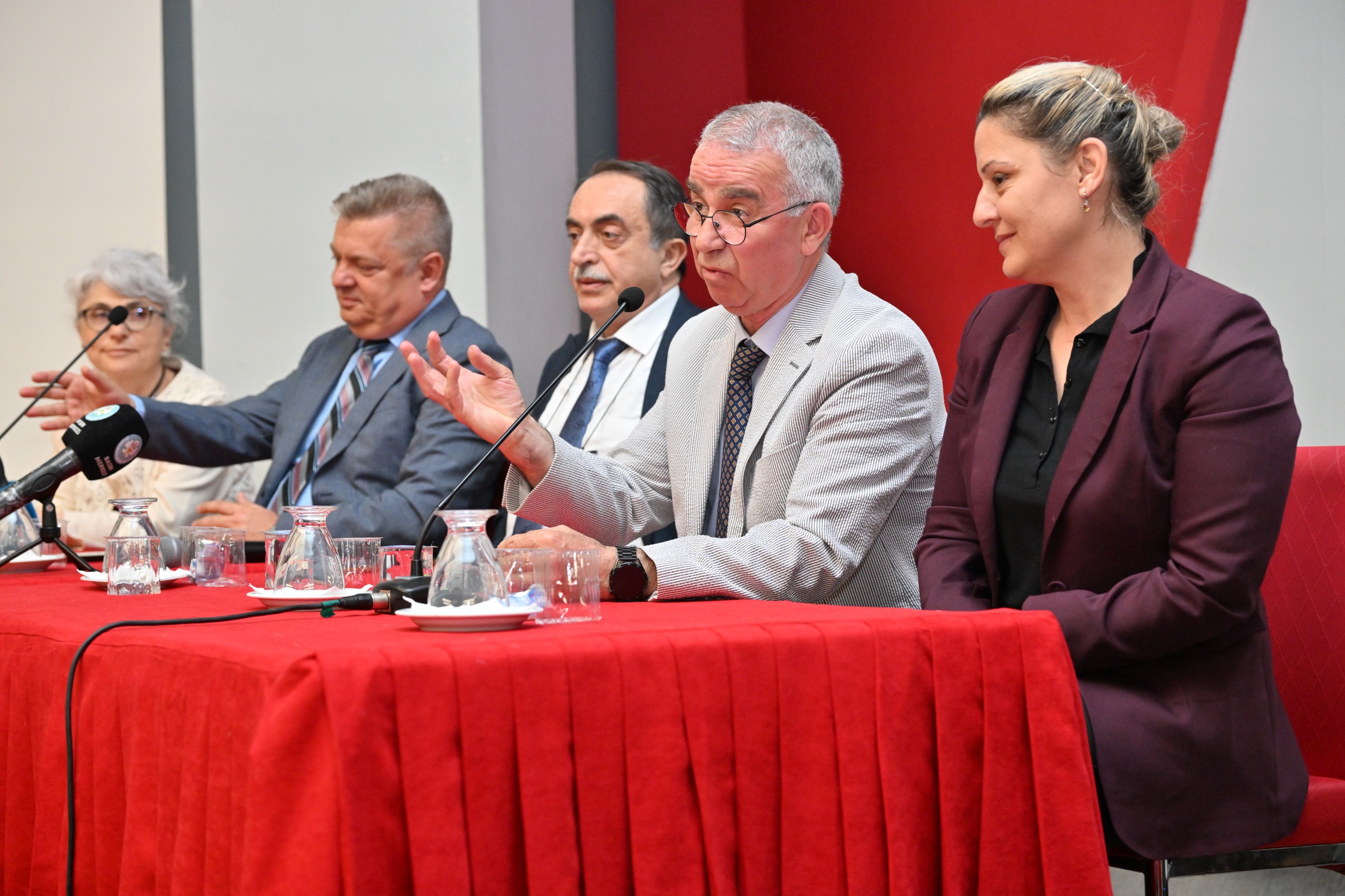 Manisa’da  “Geleneksel Tamamlayıcı Tıp ve Mesir Macunu Paneli” düzenlendi