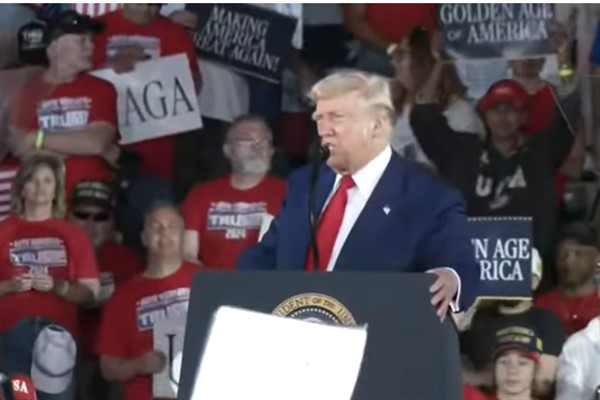 Trump, görevdeki 100. gün mitinginde “beni hiçbir şey durduramaz” dedi