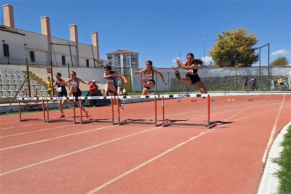 Karaman’da Küçükler ve Yıldızlar Atletizm Grup Yarışmaları sona erdi