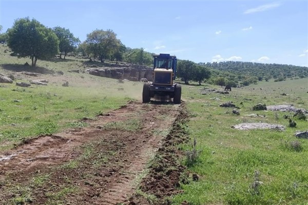 Mazıdağı’nda yol genişletme çalışmalarını sürdürülüyor
