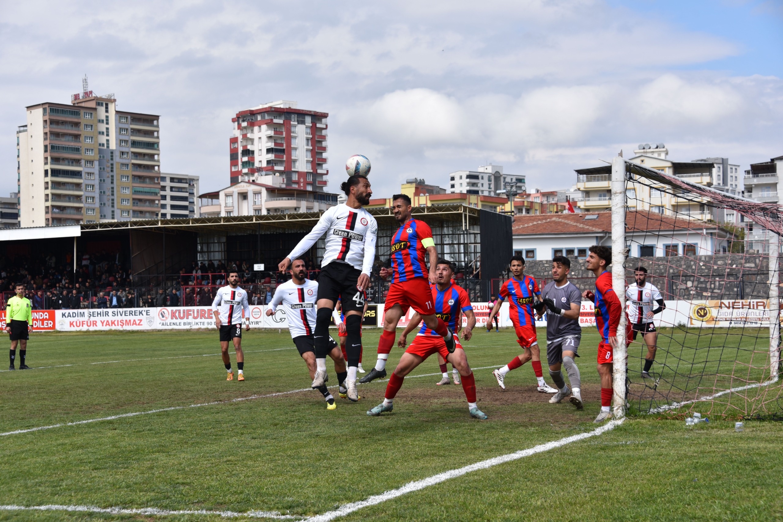 Siverek Belediyespor, Viranşehir Eğitim Gücü Spor’u 10-0 mağlup etti