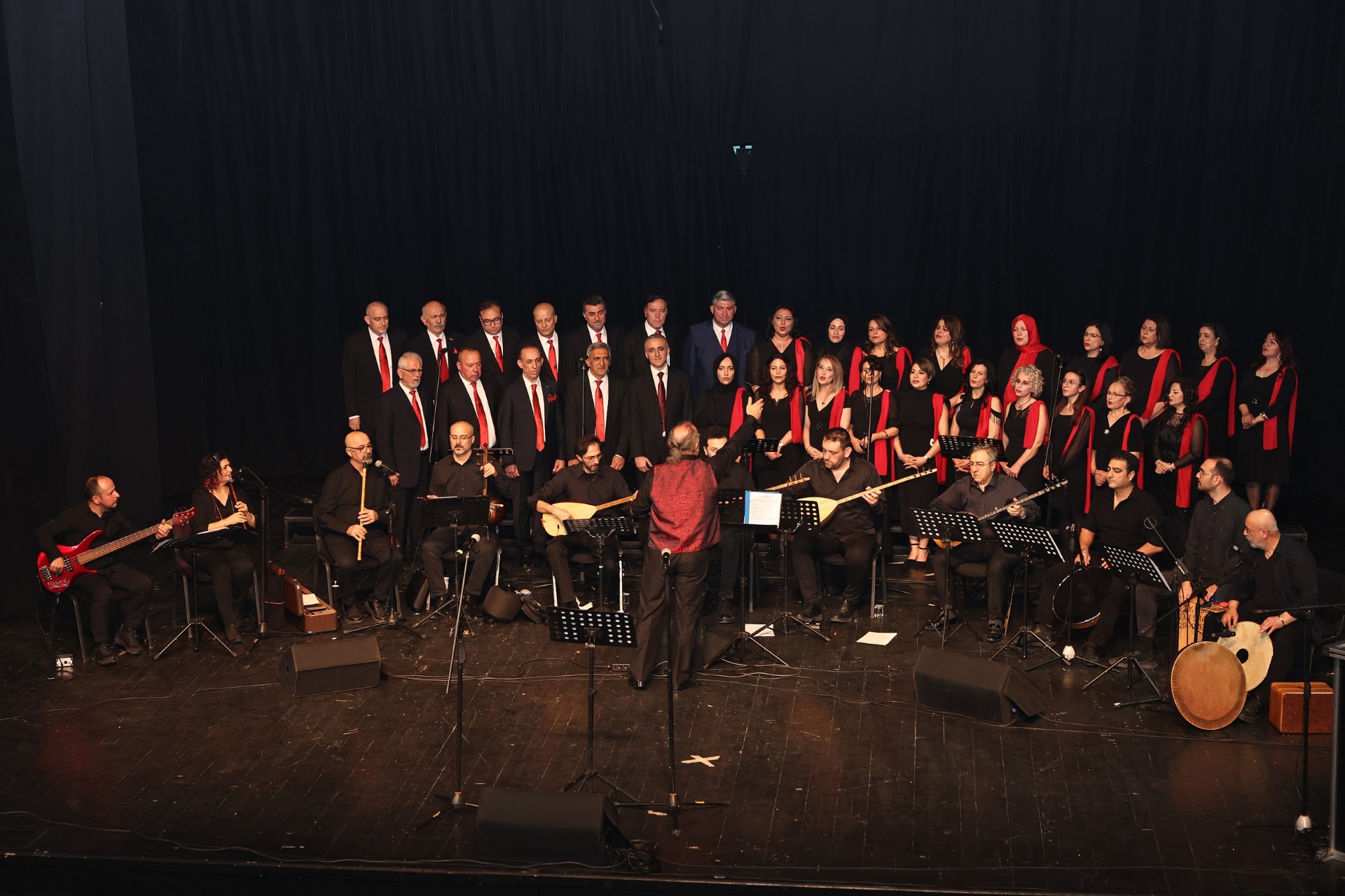 Nilüfer Türk Halk Müziği Korosu’ndan türkü konseri