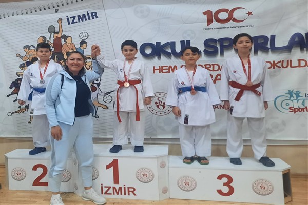 Aliağa Belediyesi Karate Takımı, Karate İl Şampiyonası’nda 21 madalya kazandı