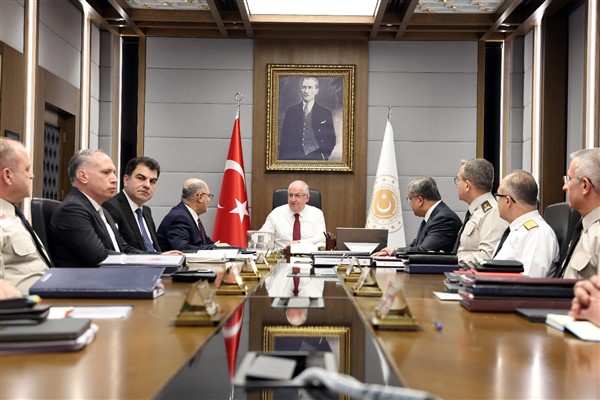 Güler, birlik komutanlarının katılımıyla video telekonferans toplantısı gerçekleştirdi