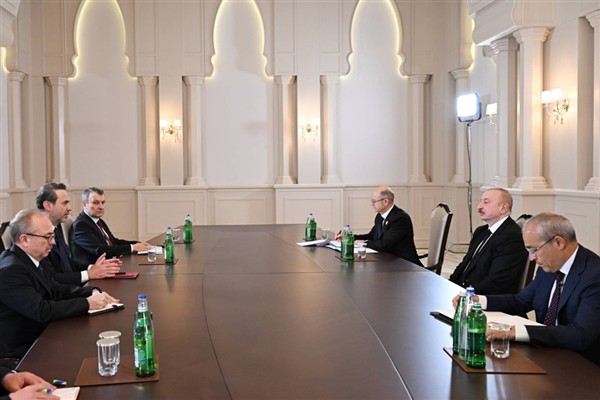 Aliyev, Türkiye Cumhuriyeti Enerji ve Tabii Kaynaklar Bakanı Bayraktar’ı kabul etti
