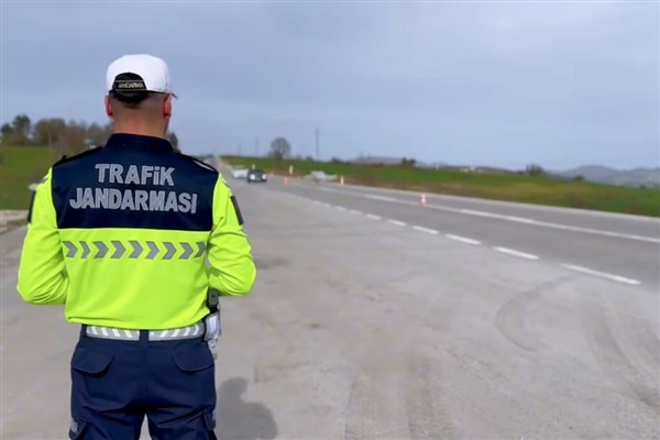 Bakan Yerlikaya: Emniyet kemeri takmadığı belirlenen 17 bin 427 sürücüye işlem yapıldı