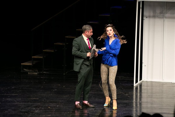 İzmir’de “Süleyman ve Öbürsüler” oyunu sahnelendi