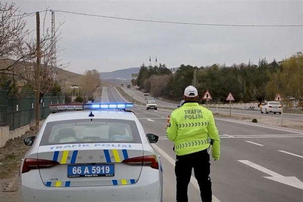 Trafik ekiplerince hız ihlali ile ilgili toplam 2 milyon 126 bin 384 adet işlem yapıldı
