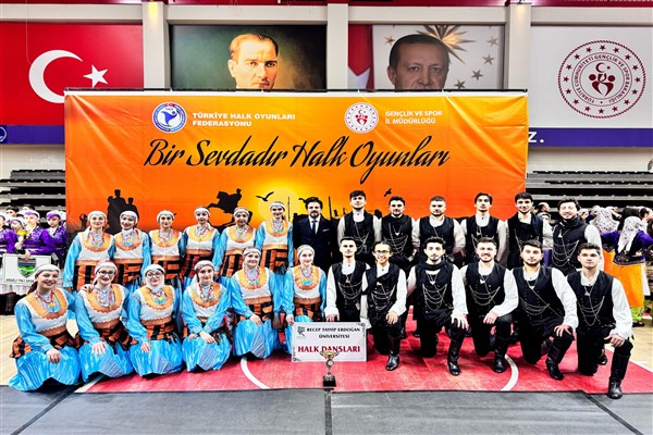 Recep Tayyip Erdoğan Üniversitesi Halk Dansları Takımı, üçüncü oldu