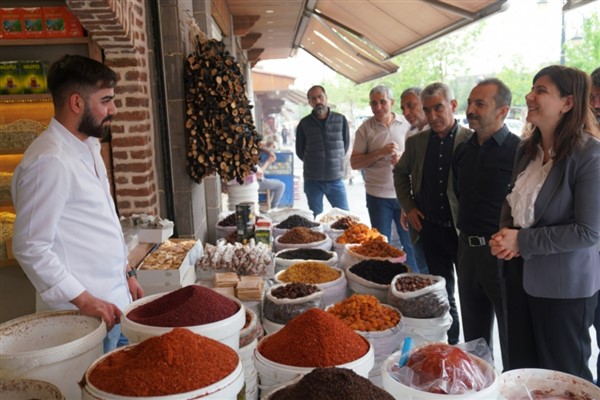 Eş başkanlar Sur esnafını ziyaret etti