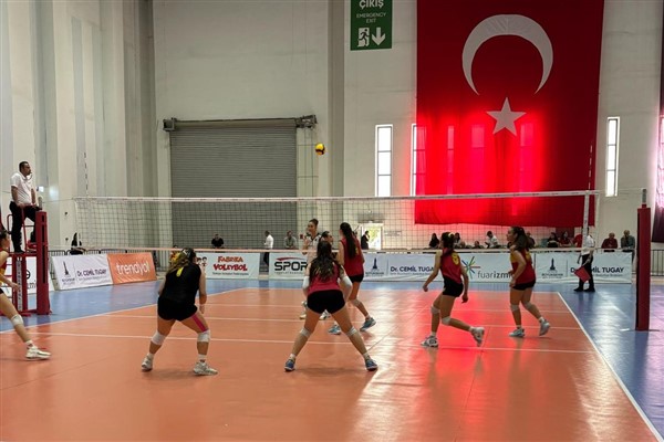 Festival Voleybol’da ilk ödüller verildi