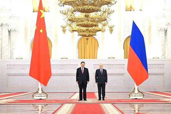 Putin ve Xi Jinping görüşmelerin ardından bir dizi belge imzaladı