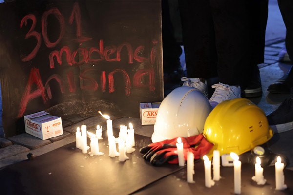 Soma’da hayatını kaybeden 301 madenci Konak’ta anıldı