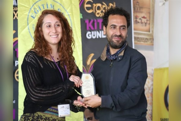 Ergani’de öykü yarışmasının kazananları ödüllerini aldı