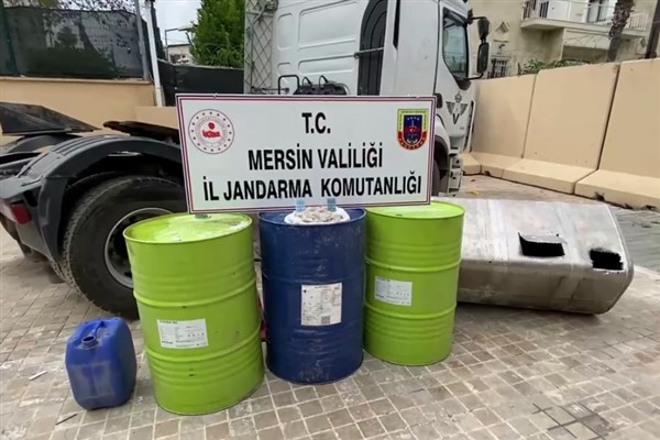 Mersin’de 28 kilogram kokain ve 680 litre sıvı metamfetamin ele geçirildi