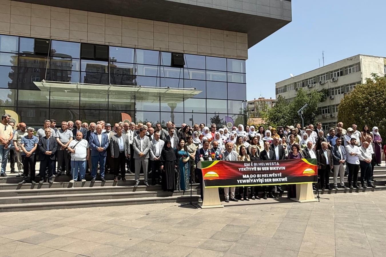 Eş Başkan Hatun, Demokratik Birlik İnisiyatifi’nin basın açıklamasına katıldı