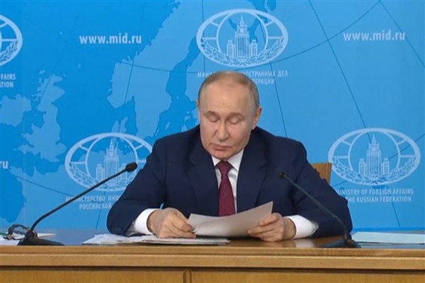 Putin: Dünyadaki yeni güvenlik mimarisi eşit ve bölünemez olması gerekiyor