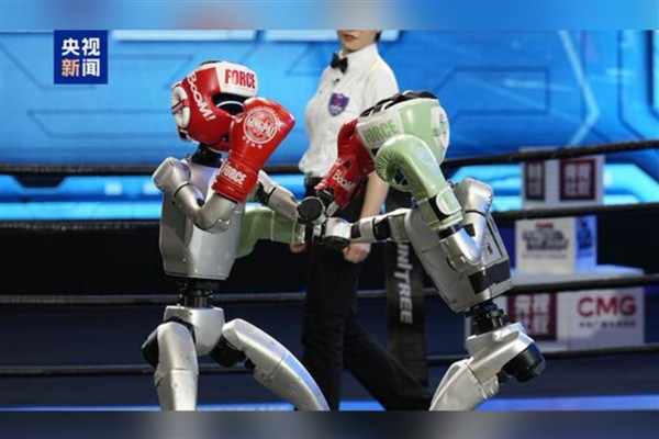 Çin’de robotlar ringde: Yapay zeka ile güçlenen robotlar boks turnuvasında karşılaştı