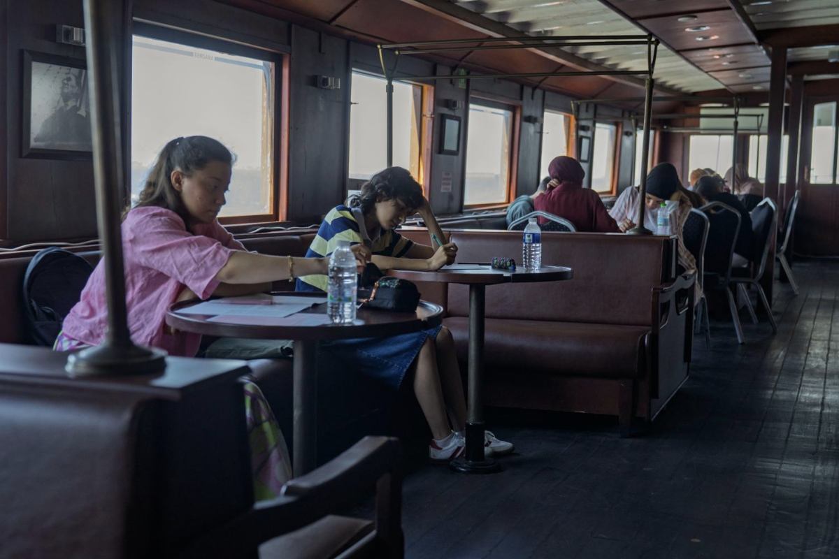 Bergama Vapuru YKS öğrencileri için demir attı