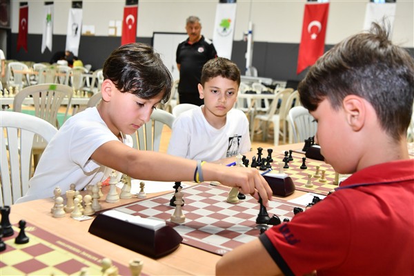 Mamak’ta satranç turnuvası başladı