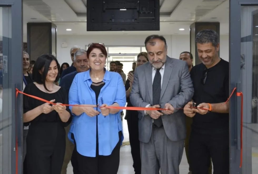 Dicle Üniversitesi’nde “Mezuniyet Sergisi” sanatseverlerle buluştu