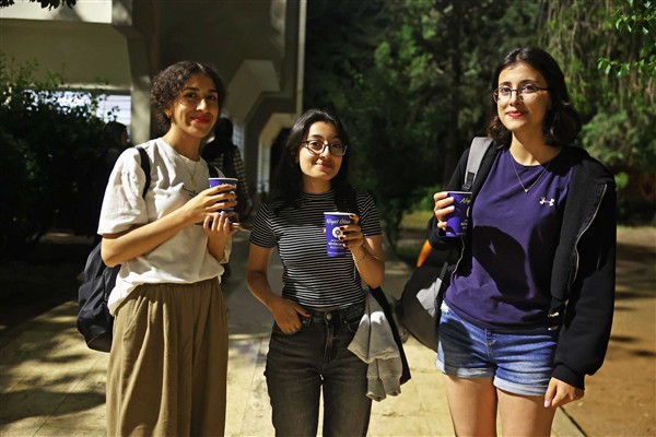 Antalya Büyükşehir Belediyesi’nden final haftasında çorba ikramı