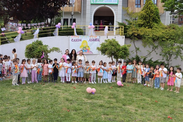 Çınar Çocuk Evleri’nde Anneler Günü gösterisi