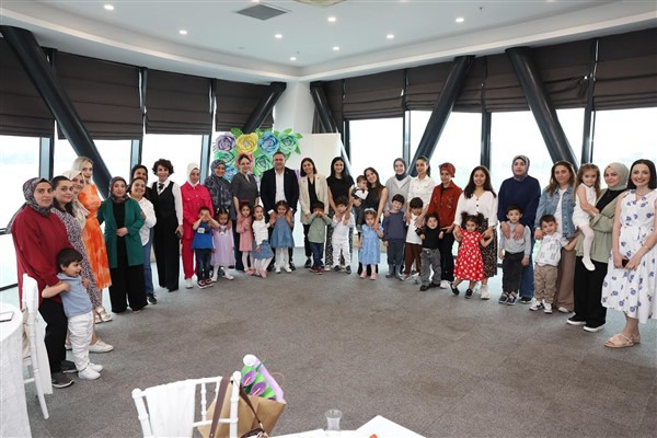 Senin Yuvan’da Anneler Günü şenliği