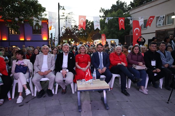 Hürriyet: Kapanca Sokak hepimizin., festival hepimiz için!