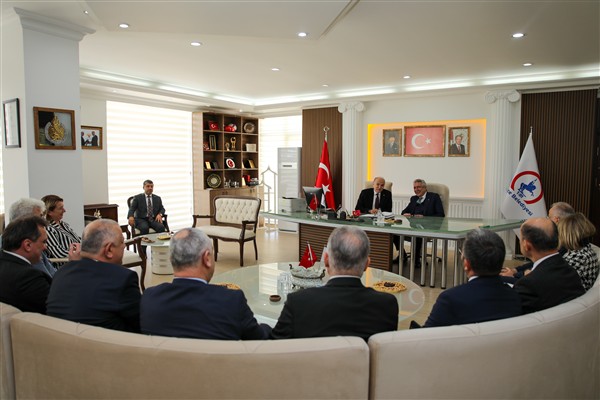 Başkan Özlü, İSO heyetini ağırladı