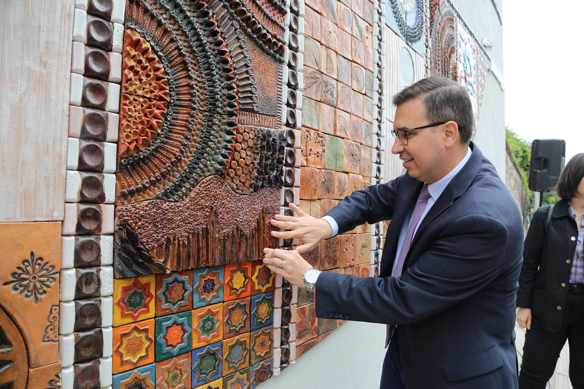 Özel gereksinimli bireylerden 770 parçalık seramik pano