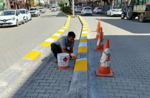 Iğdır Belediyesi, kaldırım çalışmalarını sürdürüyor