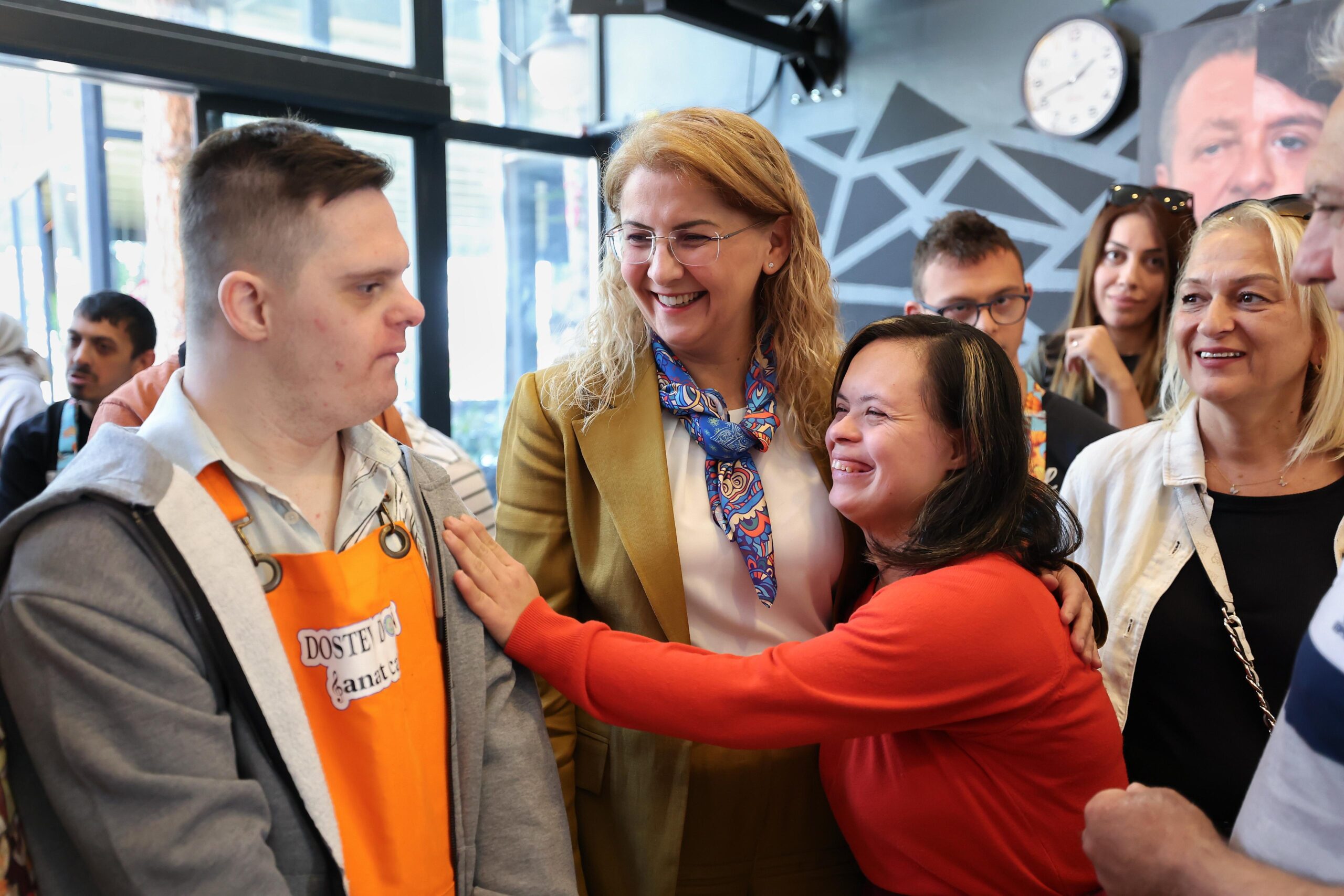 Başkan Ovalıoğlu, Down Sanat Cafe’yi ziyaret etti