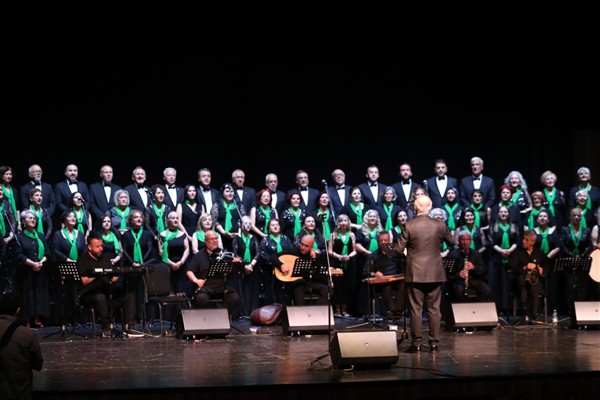 İzmit Belediyesi Türk Sanat Müziği Korosu konser verdi