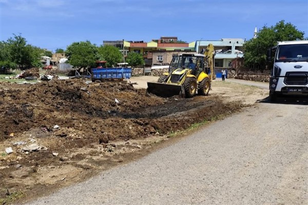 Mazıdağı’nda hayvan gübresi temizleme çalışmaları sürüyor