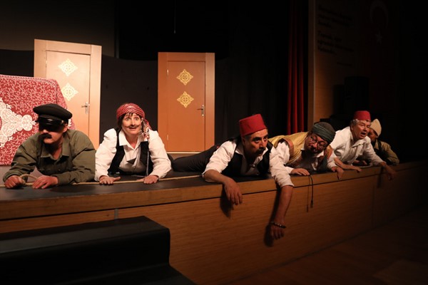 Emekliler Tiyatrosundan Yedi Kocalı Hürmüz oyunu