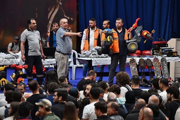 Toplu taşıma araçlarında unutulan eşyalar açık artırmayla satıldı