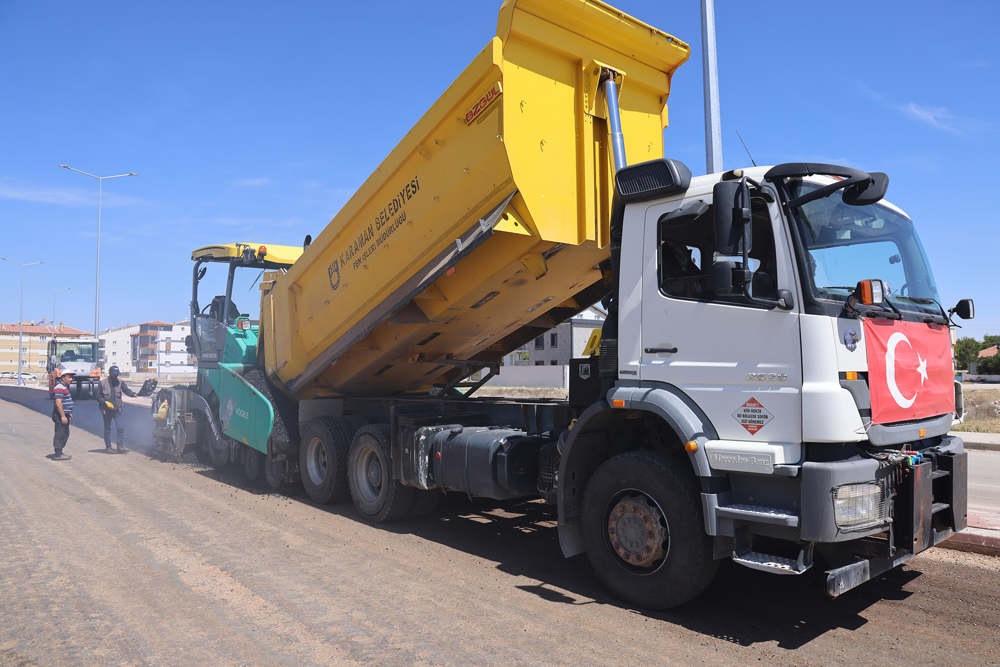 Ertuğrul Gazi Bulvarı’nda asfalt çalışması sürüyor