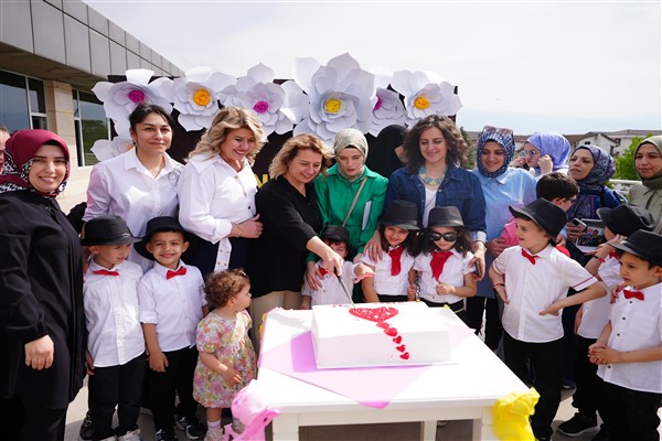 Çocuk Üniversitesi’nde Anneler Günü kutlandı